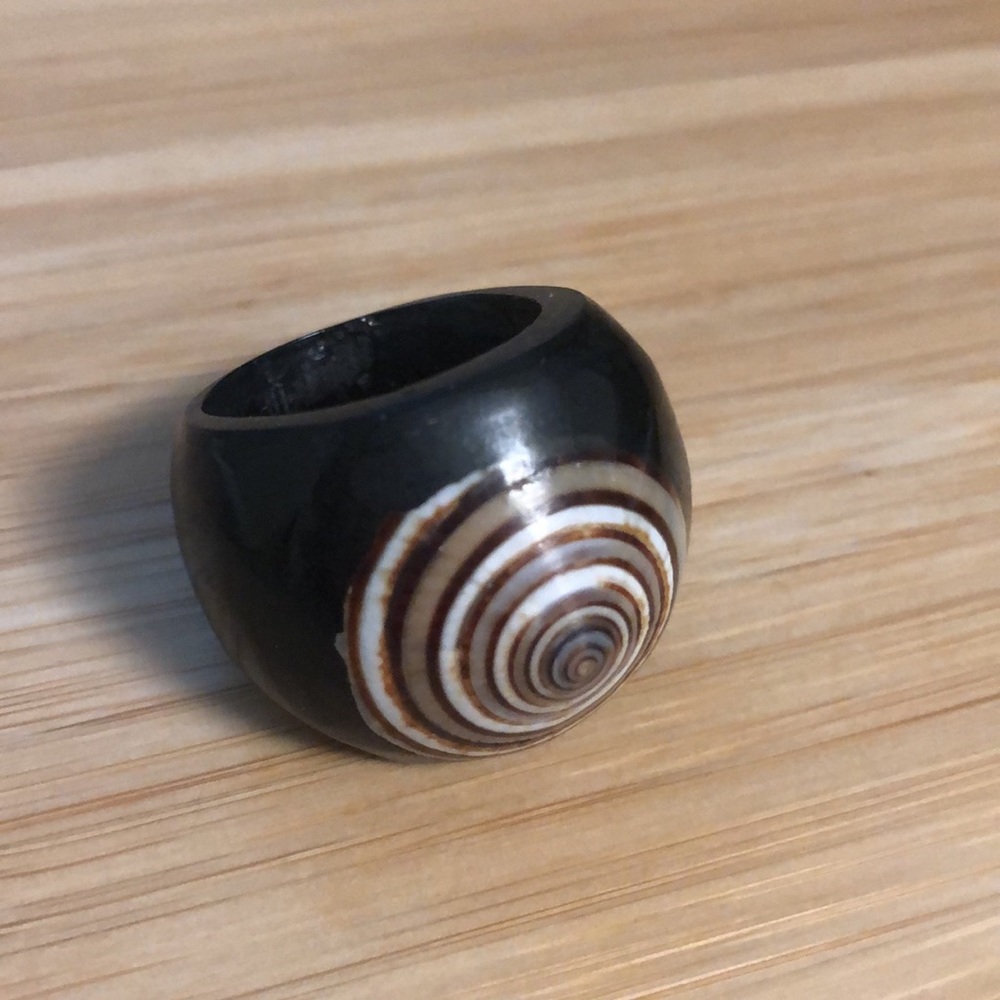 Large wood shell ring - Picture 2 of 4